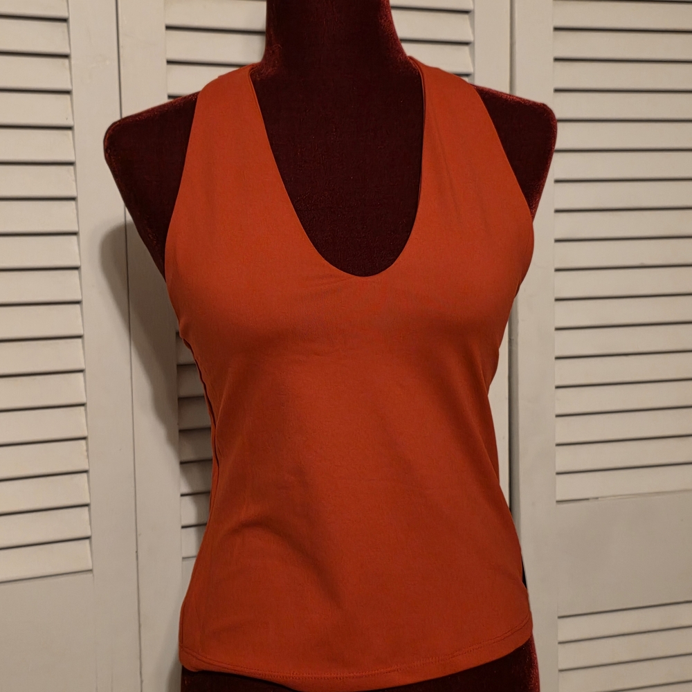 Express Body Contour High Compression V-Neck Tank Top (Red)